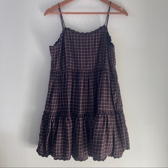 SOLD Urban Outfitters Hanna Scalloped Mini Dress M - Picture 2 of 4